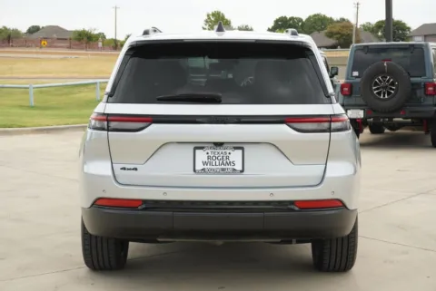 More photos of 2022 Jeep Grand Cherokee Altitude at Roger Williams Chrysler Dodge Jeep Ram, TX