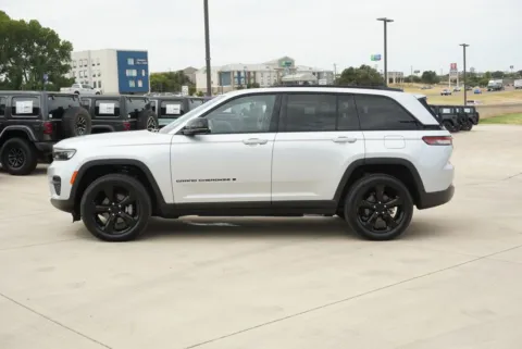 Photos of 2022 Jeep Grand Cherokee Altitude for sale in Weatherford, TX at Roger Williams Chrysler Dodge Jeep Ram