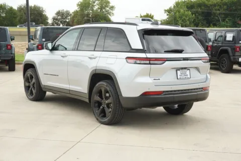 Another view of 2022 Jeep Grand Cherokee Altitude for sale in Weatherford, TX at Roger Williams Chrysler Dodge Jeep Ram