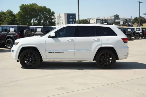 Photos of 2019 Jeep Grand Cherokee Altitude for sale in Weatherford, TX at Roger Williams Chrysler Dodge Jeep Ram