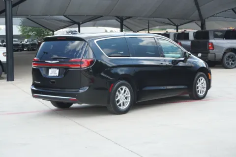 More photos of 2026 Chrysler Pacifica Select at Roger Williams Chrysler Dodge Jeep Ram, TX