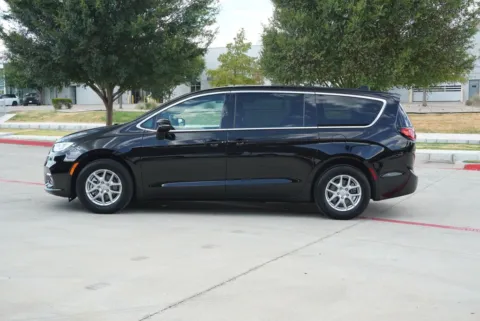 Photos of 2026 Chrysler Pacifica Select for sale in Weatherford, TX at Roger Williams Chrysler Dodge Jeep Ram