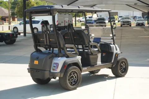 More photos of 2026 ICON I40L at Roger Williams Chrysler Dodge Jeep Ram, TX