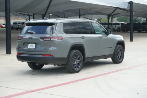 More photos of 2027 Jeep Grand Cherokee L Laredo Altitude at Roger Williams Chrysler Dodge Jeep Ram, TX