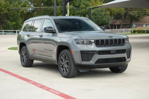 More photos of 2027 Jeep Grand Cherokee L Laredo Altitude at Roger Williams Chrysler Dodge Jeep Ram, TX