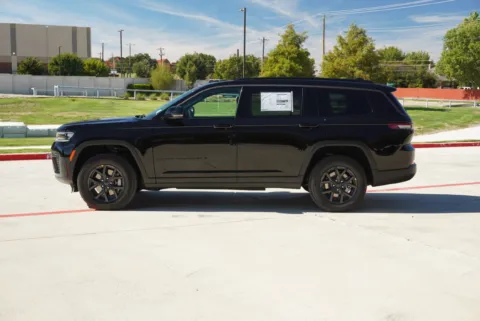 Photos of 2027 Jeep Grand Cherokee L Laredo Altitude for sale in Weatherford, TX at Roger Williams Chrysler Dodge Jeep Ram