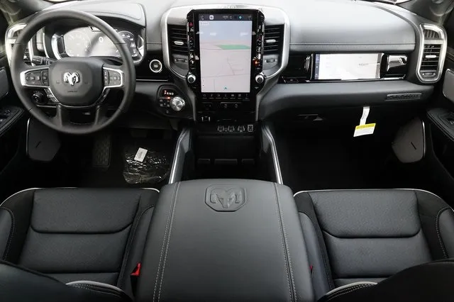 2025 Ram 1500 Laramie photo 4