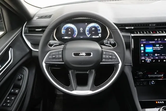 2025 Jeep Grand Cherokee Altitude X photo 4