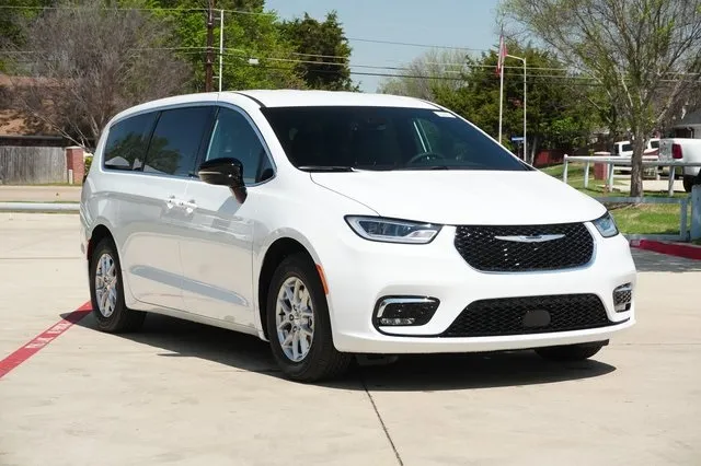 2025 Chrysler Pacifica photo 5