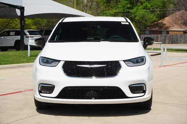 2025 Chrysler Pacifica photo 9