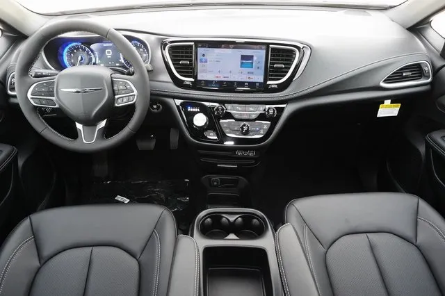 2025 Chrysler Pacifica photo 10
