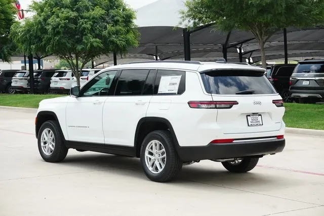 2025 Jeep Grand Cherokee Laredo X photo 4