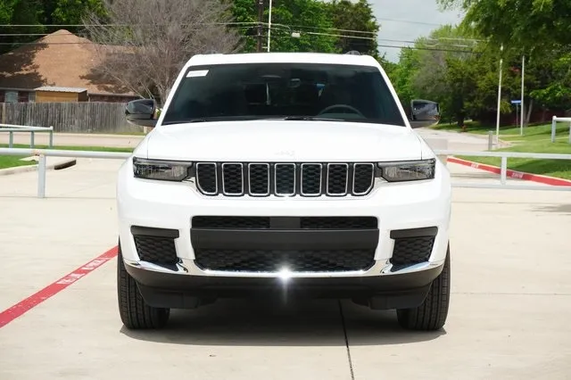 2025 Jeep Grand Cherokee Laredo X photo 5