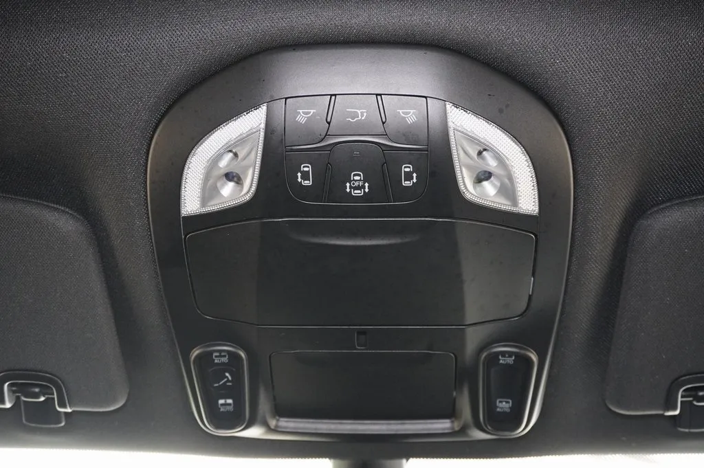 2024 Chrysler Pacifica Limited photo 14