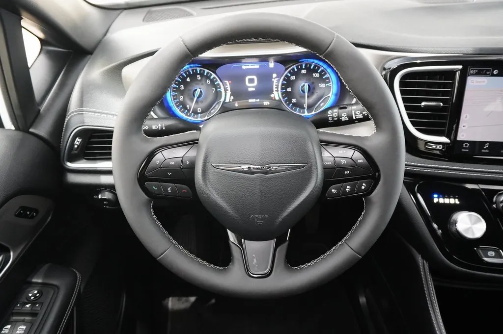2024 Chrysler Pacifica Limited photo 23
