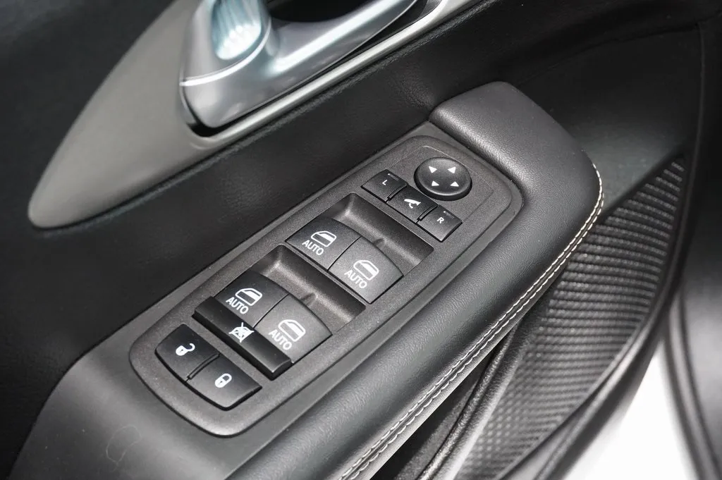 2024 Chrysler Pacifica Limited photo 7