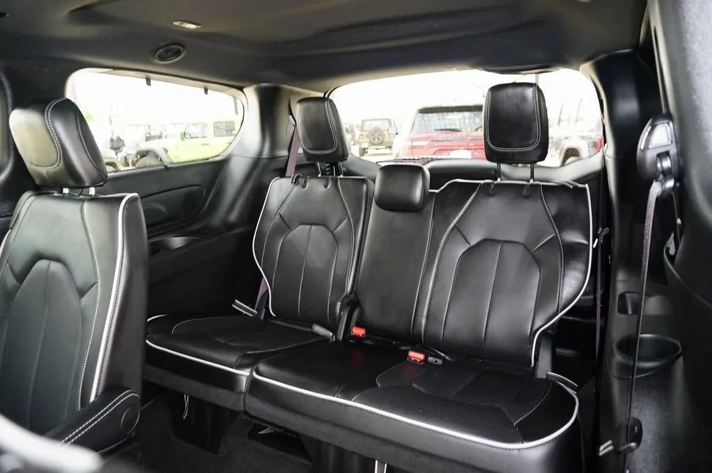 2024 Chrysler Pacifica Limited photo 16