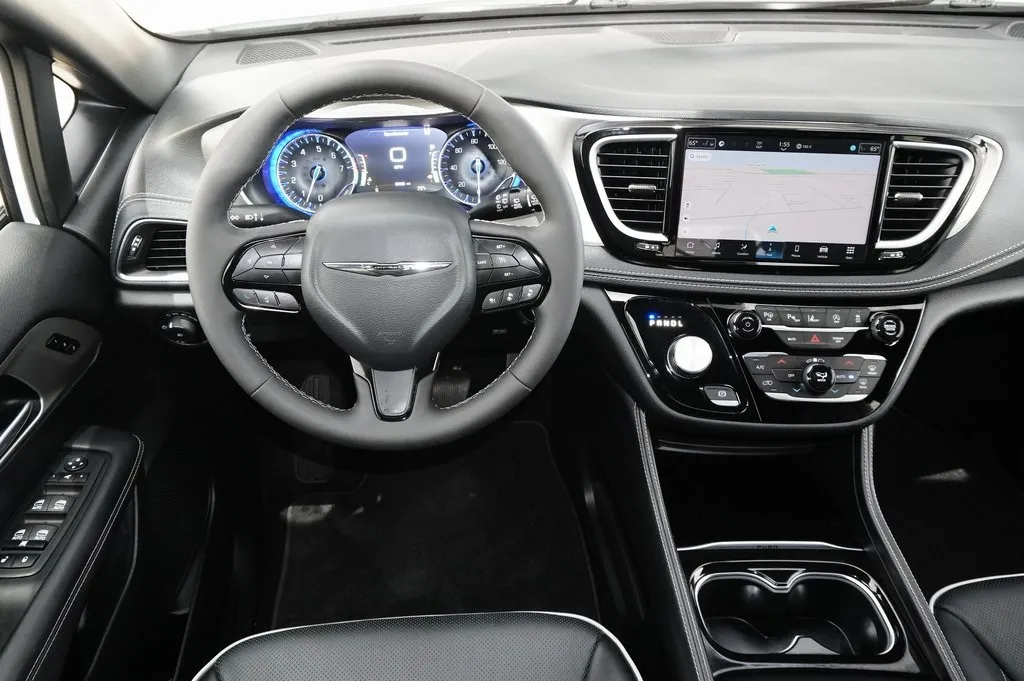 2024 Chrysler Pacifica Limited photo 26