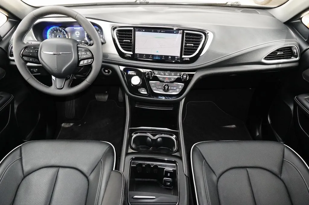 2024 Chrysler Pacifica Limited photo 9