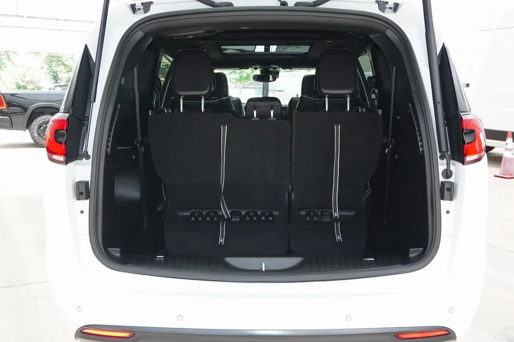 2024 Chrysler Pacifica Limited photo 27