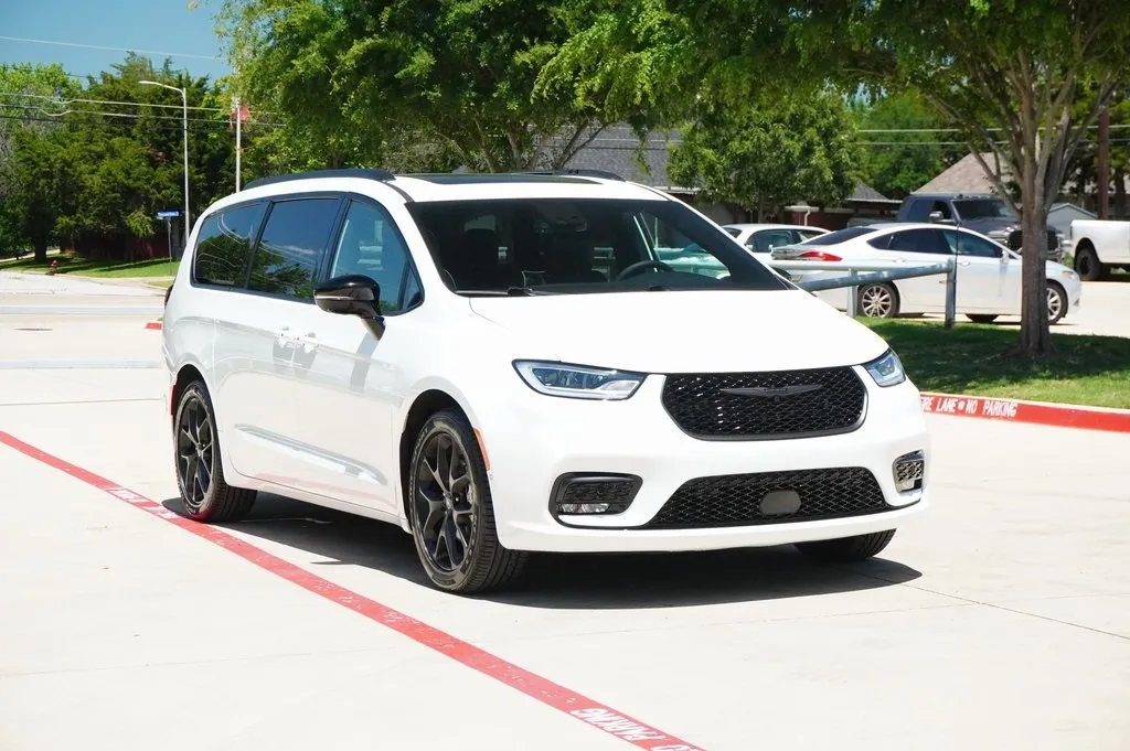 2024 Chrysler Pacifica Limited photo 19