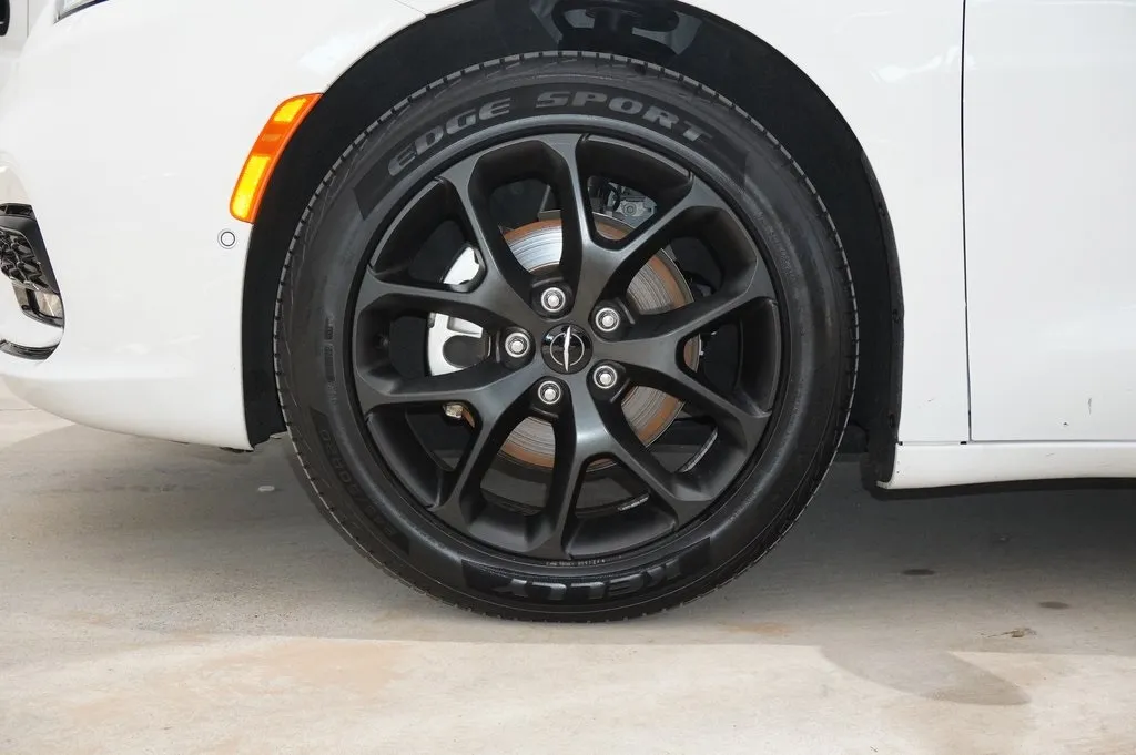 2024 Chrysler Pacifica Limited photo 20