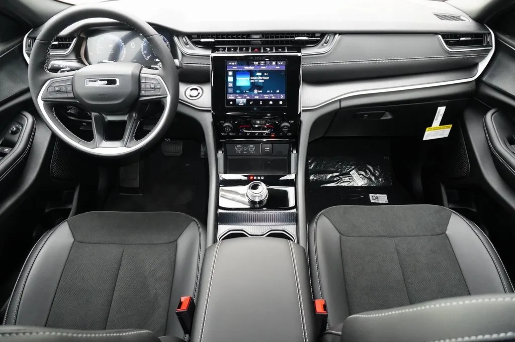 2025 Jeep Grand Cherokee Altitude X photo 3