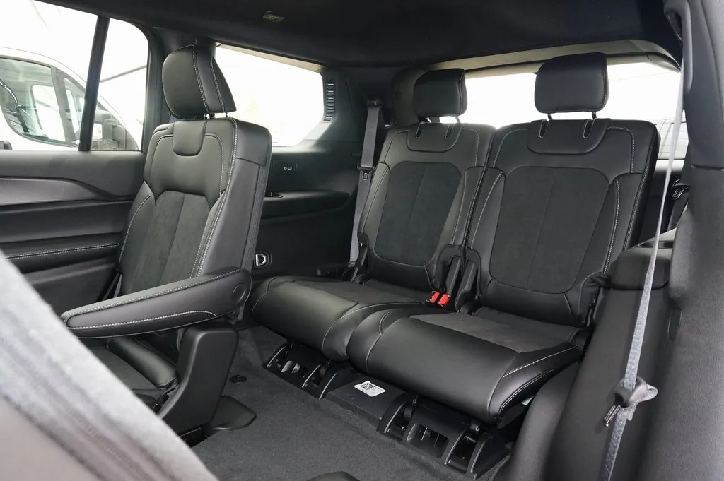 2025 Jeep Grand Cherokee Altitude X photo 4