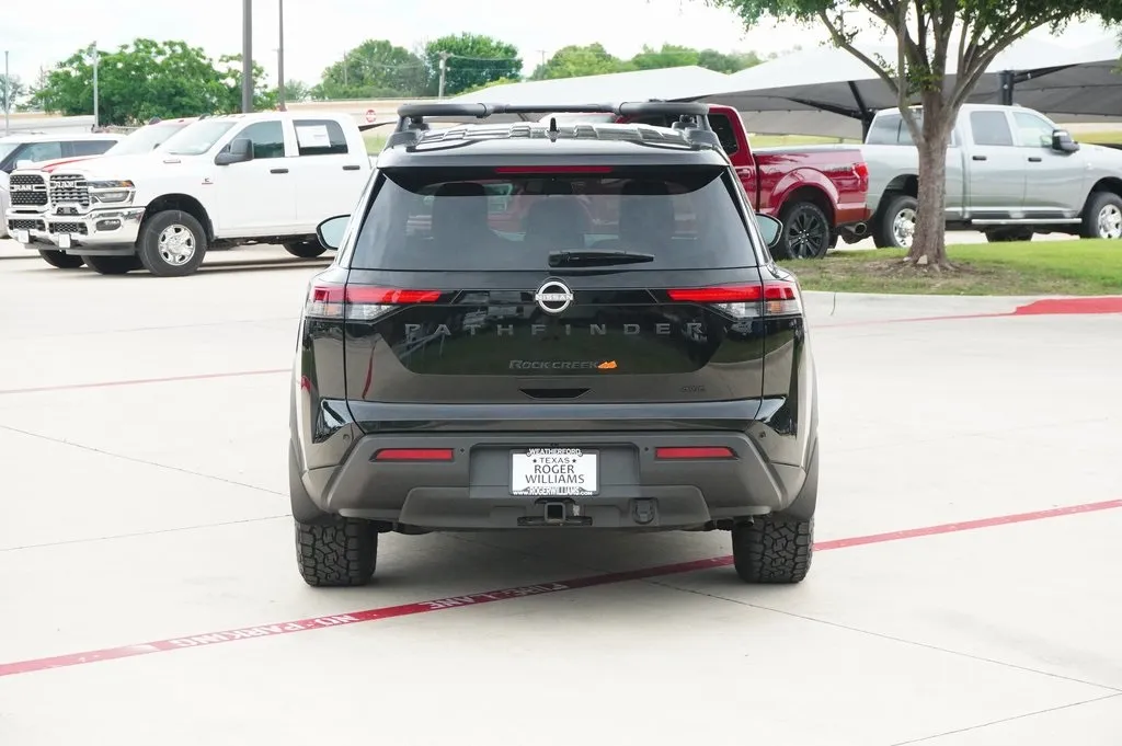 2025 Nissan Pathfinder Rock Creek photo 2