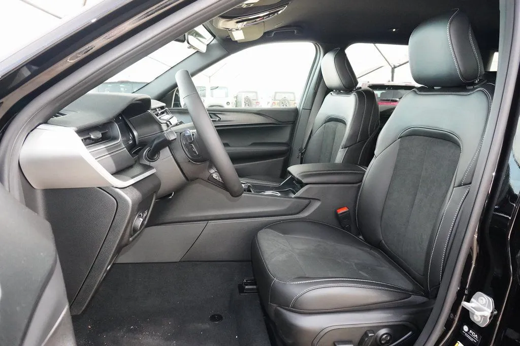 2025 Jeep Grand Cherokee L Altitude - Photo 10