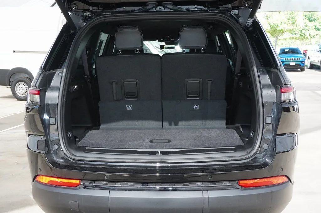 2025 Jeep Grand Cherokee L Altitude - Photo 13