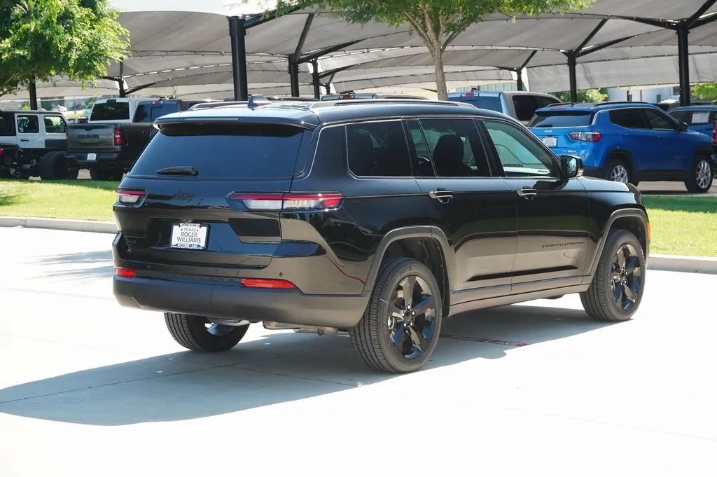 2025 Jeep Grand Cherokee Altitude photo 2