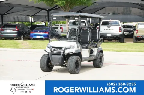 White 2025 Epic E40L FORWARD FACING for sale in Weatherford, TX