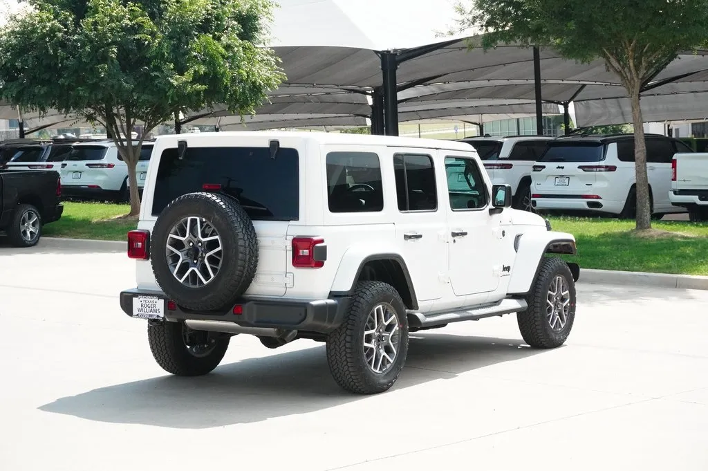 2025 Jeep Wrangler Sahara photo 2