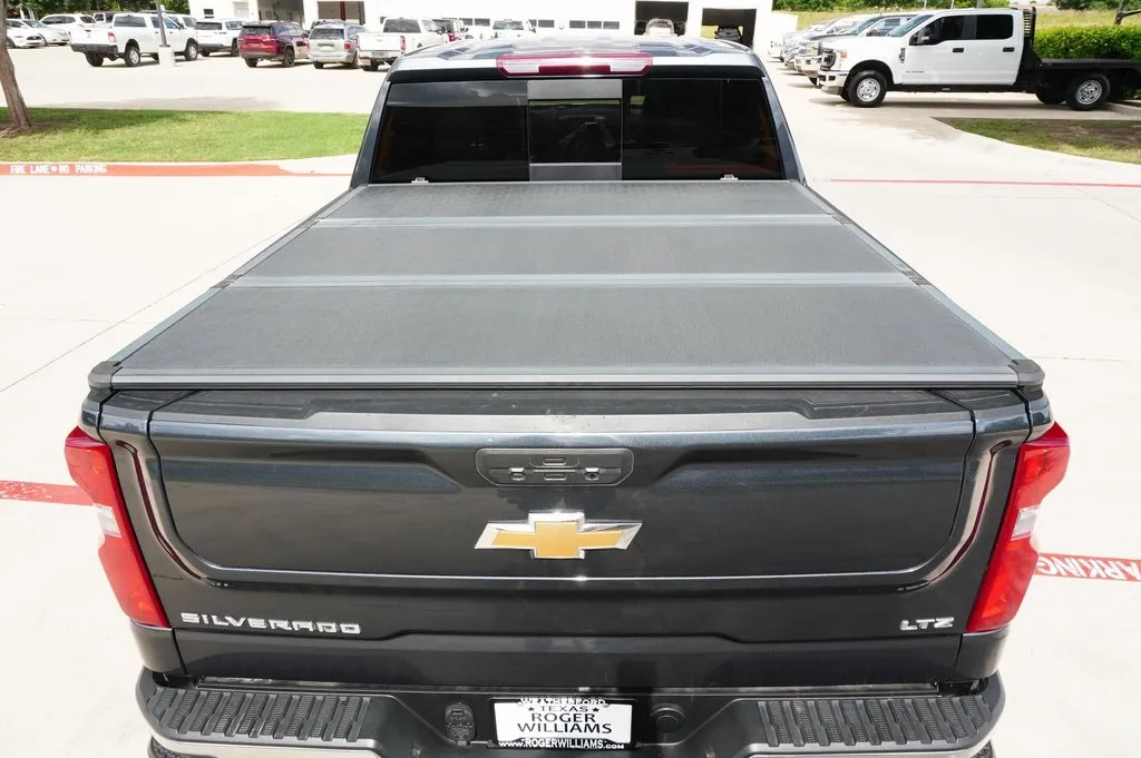 2022 Chevrolet Silverado 1500 LTZ photo 3