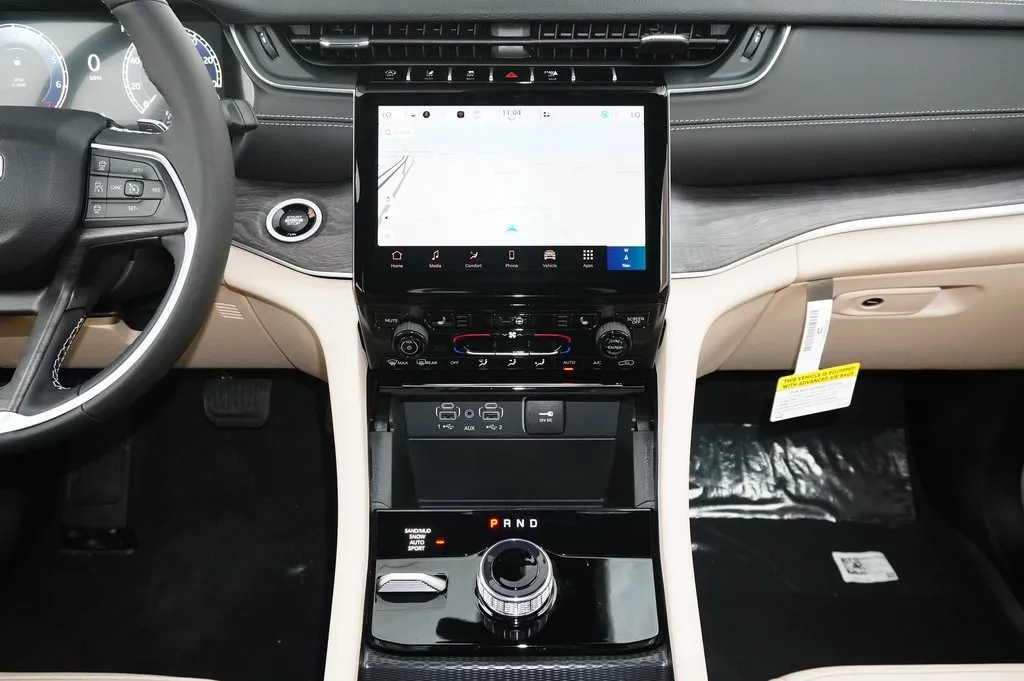2025 Jeep Grand Cherokee Limited photo 2