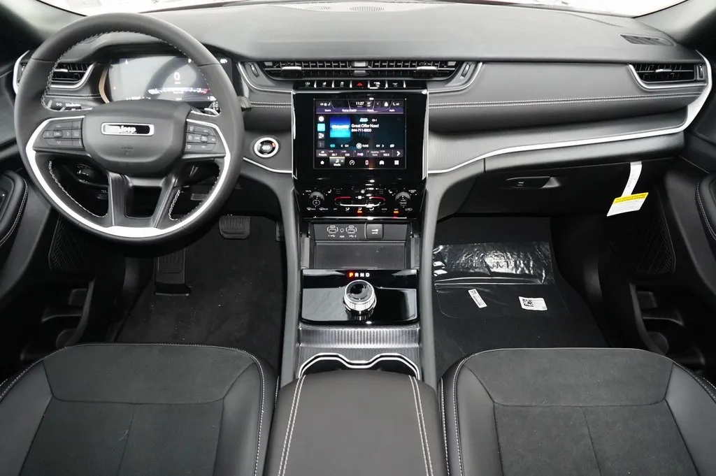 2025 Jeep Grand Cherokee Altitude X photo 3