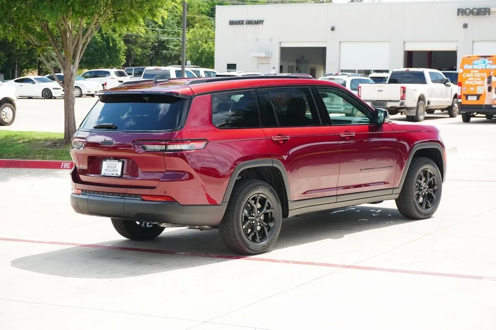 2025 Jeep Grand Cherokee Altitude X photo 2