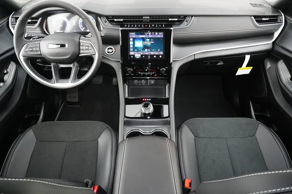 2025 Jeep Grand Cherokee Altitude X photo 3