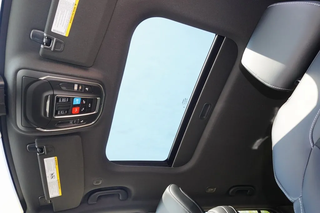 2025 Jeep Grand Cherokee Altitude X photo 2