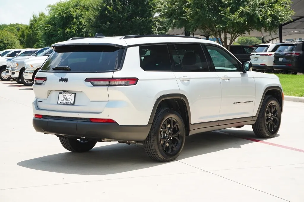 2025 Jeep Grand Cherokee Altitude X photo 2