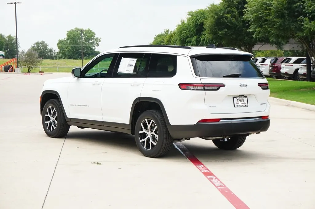 2025 Jeep Grand Cherokee Limited photo 3