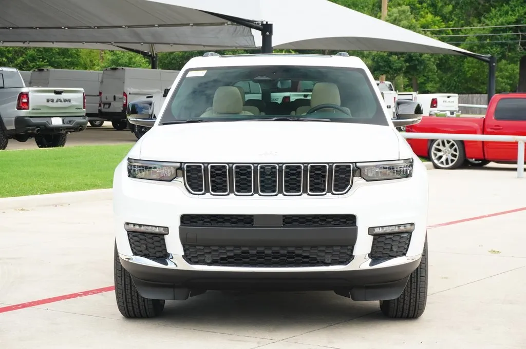2025 Jeep Grand Cherokee Limited photo 4