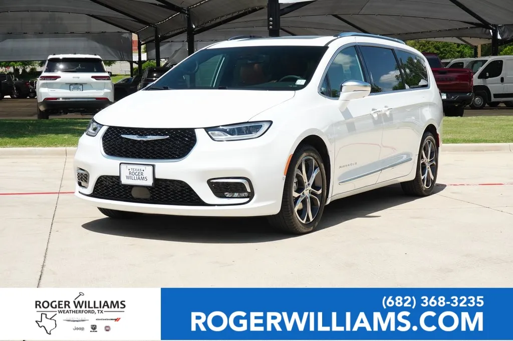 White 2024 Chrysler Pacifica Pinnacle for sale in Weatherford, TX