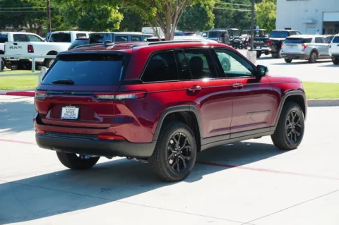 More photos of 2025 Jeep Grand Cherokee at Roger Williams Chrysler Dodge Jeep Ram, TX