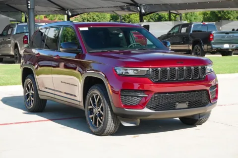 More photos of 2025 Jeep Grand Cherokee at Roger Williams Chrysler Dodge Jeep Ram, TX