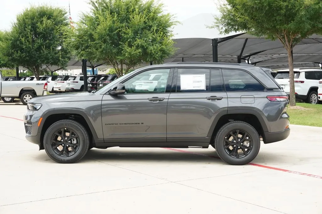 2025 Jeep Grand Cherokee Altitude X photo 4