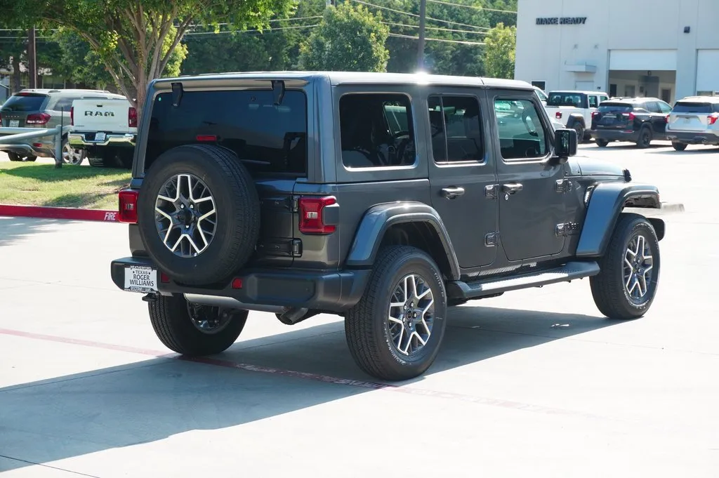 2025 Jeep Wrangler Sahara photo 2