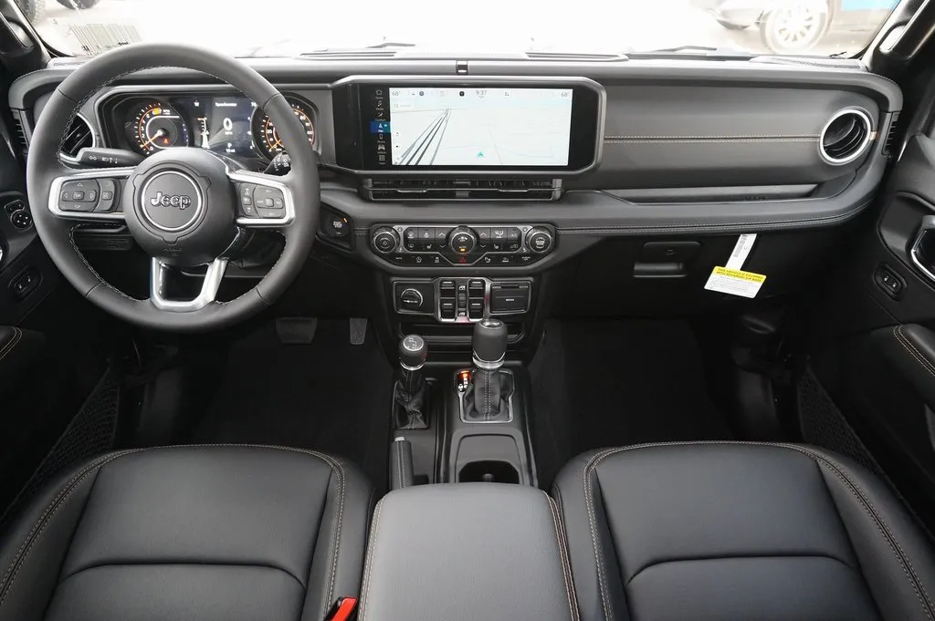2025 Jeep Wrangler Sahara photo 4