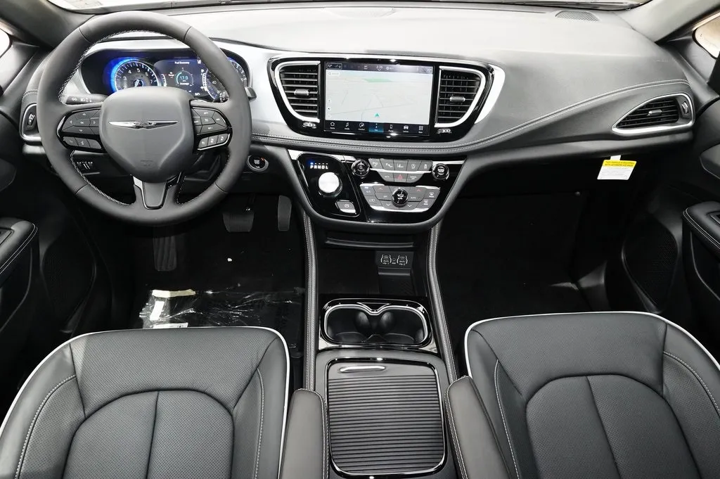 2025 Chrysler Pacifica Limited photo 4